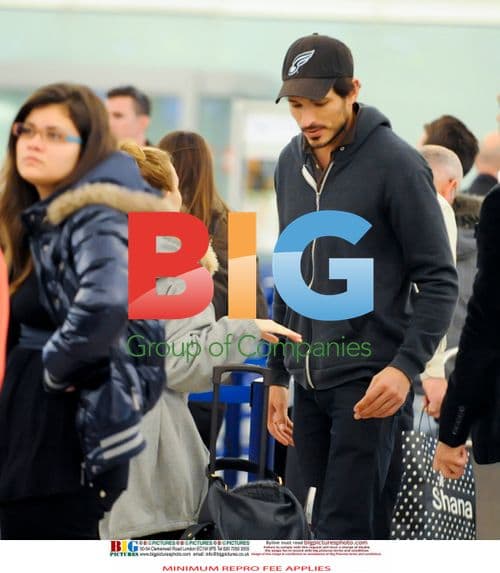 Kylie Minogue and Andres Velencoso share romantic moment