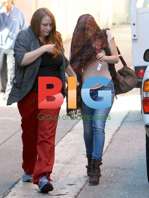 Scarlett Johansson Leaving Medical Building in Beverly Hills