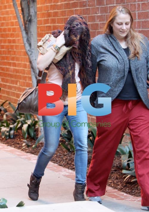 Scarlett Johansson leaves medical building