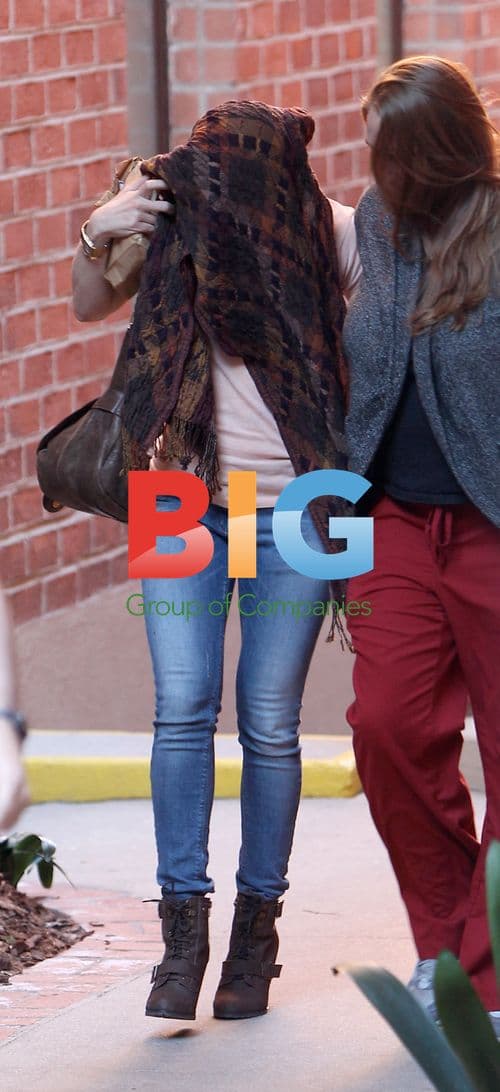 Scarlett Johansson Leaving Medical Building