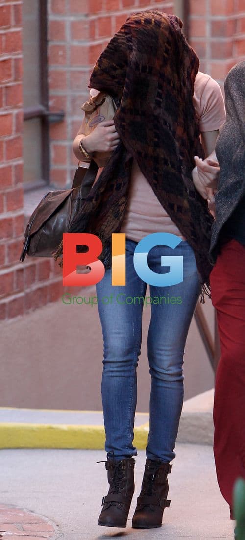 Scarlett Johansson Leaving Medical Building