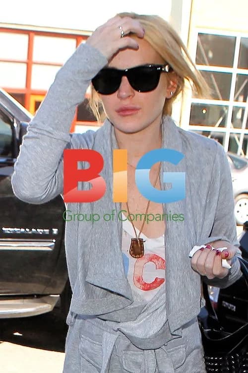 Lindsay Lohan Shopping in Venice Beach
