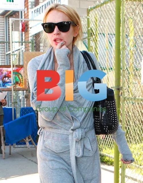 Lindsay Lohan Shopping for Sunglasses