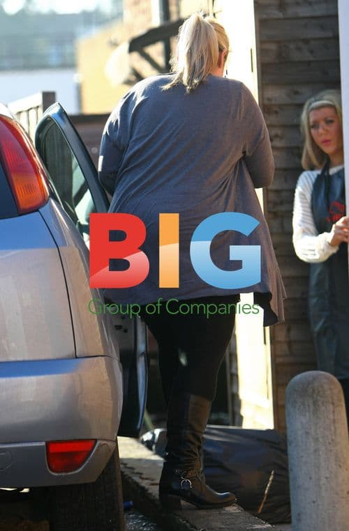 Lynne Beckham visits salon in Loughton