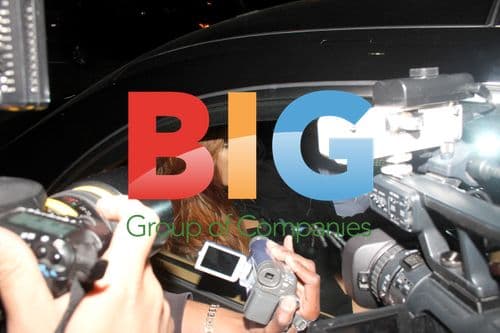 Angie Everhart Swarmed by Paparazzi