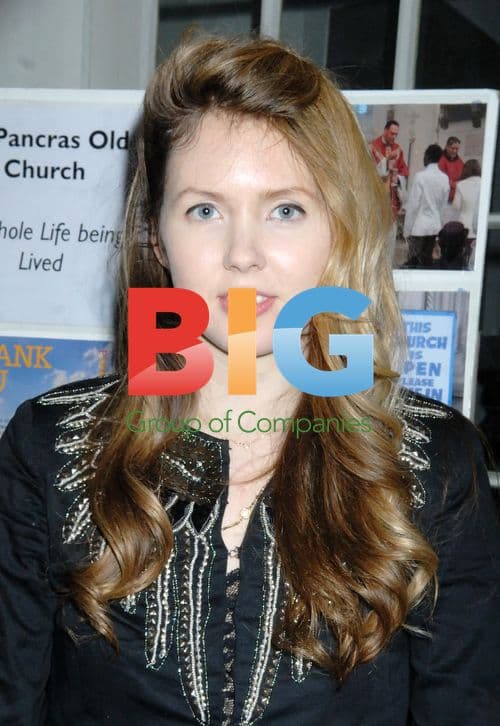 Beatie Wolfe Performing Live