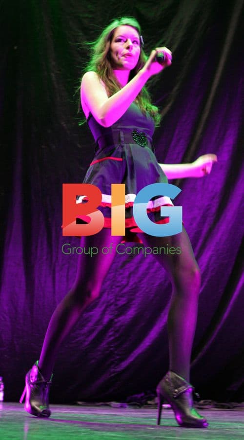 Carrie Mac Performs at NIA