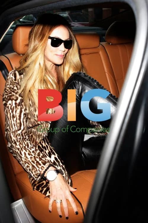 Elle Macpherson Leaving Hotel in Birmingham