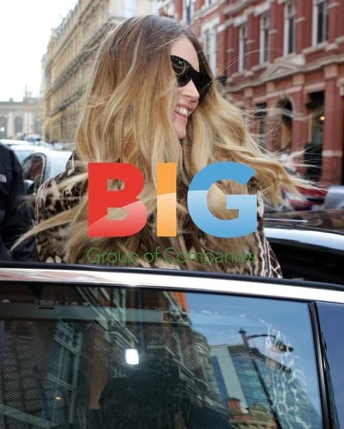 Elle Macpherson Leaves Hotel for TV Show