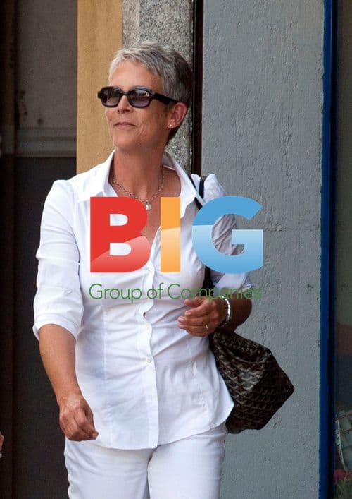 Jamie Lee Curtis tries on bra in Milan