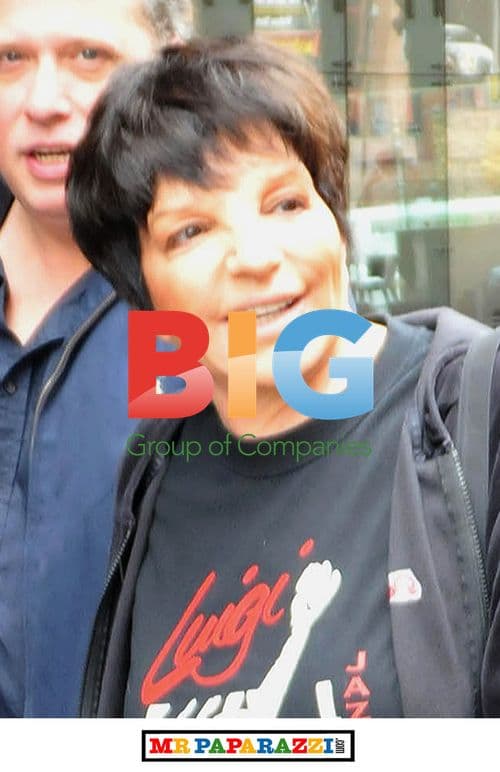 Liza Minelli Outside Glasgow Hotel