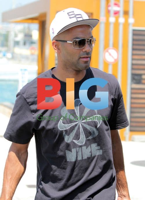 Tony Parker Arrives in St. Tropez