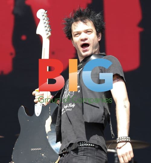 Deryck Whibley of Sum 41 on Stage