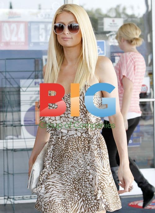 Paris Hilton Runs Errands