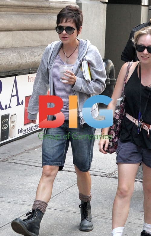 Anna Faris on set of 'The Dictator'