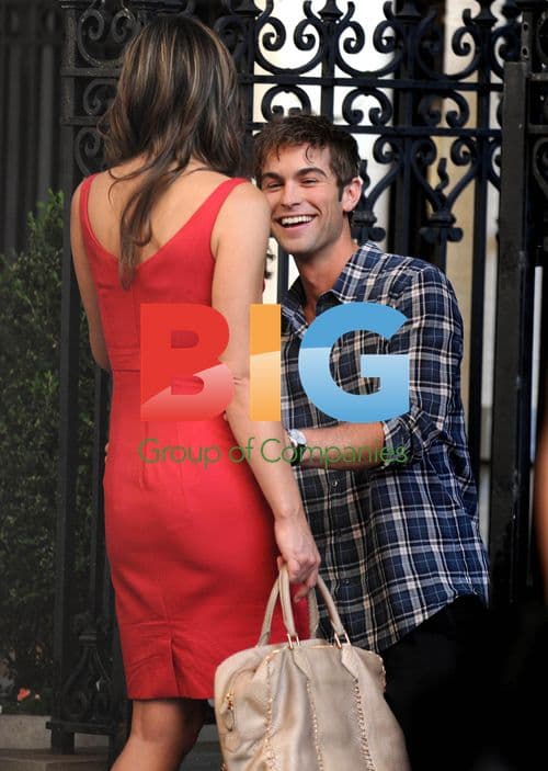 Elizabeth Hurley on Gossip Girl Set