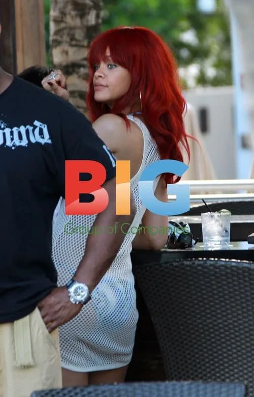 Rihanna Enjoys Meal in Miami
