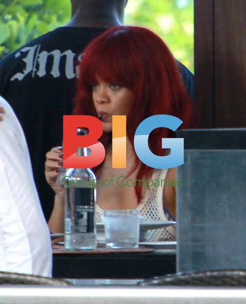Rihanna Grabs Bite in Miami