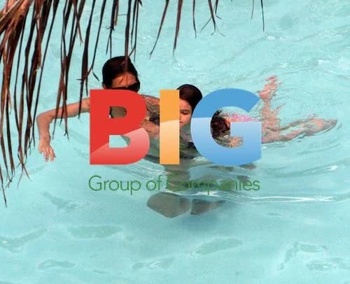 Katie Holmes and Suri Cruise Swimming