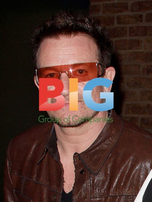 Bono leaves Robert De Niro's office