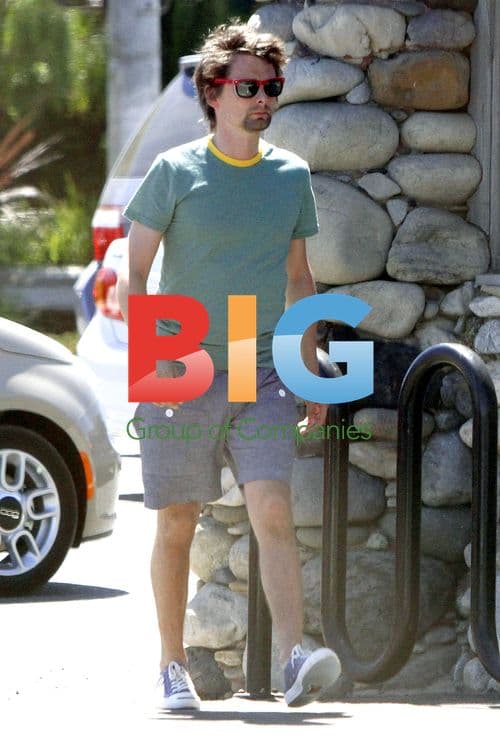 Matthew Bellamy makes Starbucks run