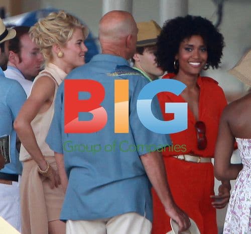 Charlie's Angels cast on set