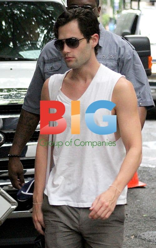Penn Badgley on "Gossip Girls" Set