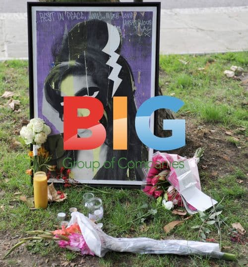 Amy Winehouse Fans Pay Respects