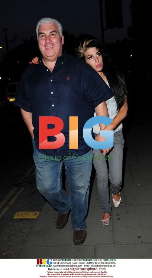 Amy Winehouse out with dad in London