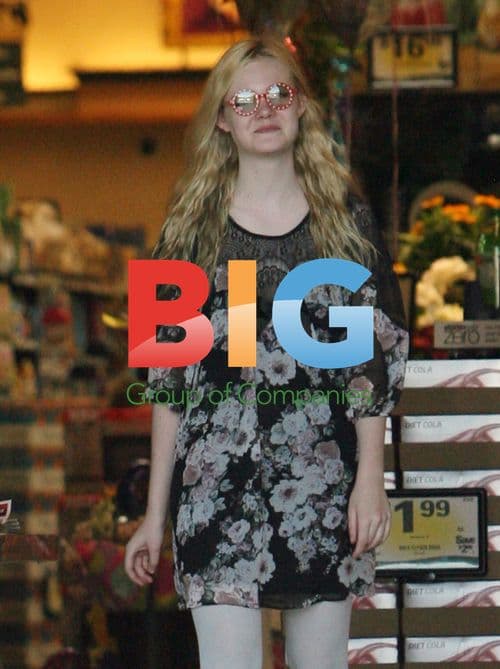 Elle Fanning heads to Ralphs