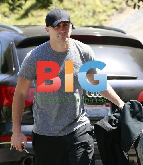 Jake Gyllenhaal Out for Workout