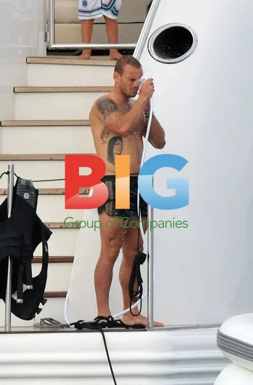 Wesley Sneijder and Family in Saint-Tropez