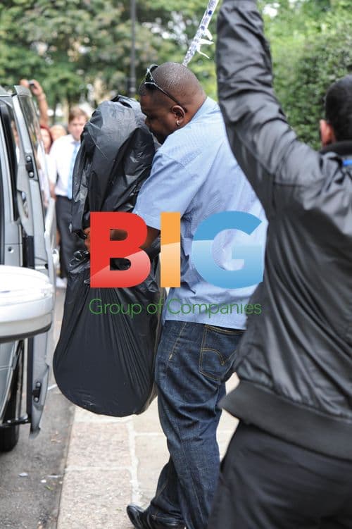 Amy Winehouse's Belongings Removed