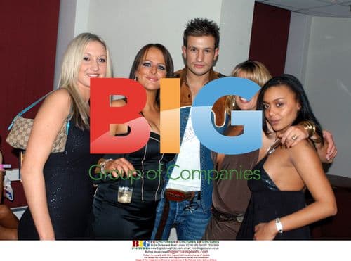 Cage Fighter Lee Murray with Party Girls