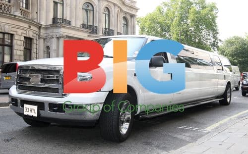 Hugh Hefner and Girlfriends Arrive at London Hotel