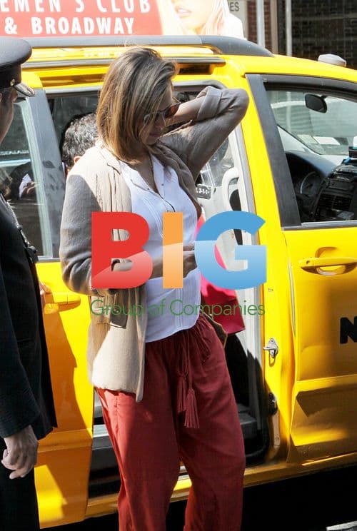 Jessica Alba Arrives at NYC Hotel