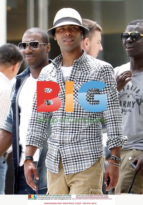 Ashley Cole and friends shop in LA