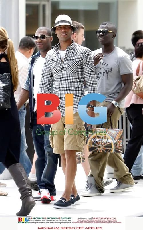 Ashley Cole and friends shop in LA