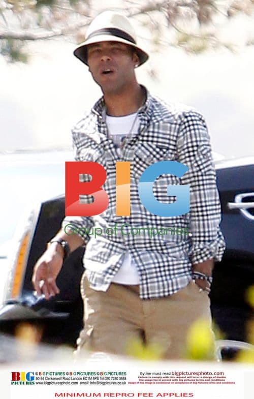 Ashley Cole and friends shopping in LA