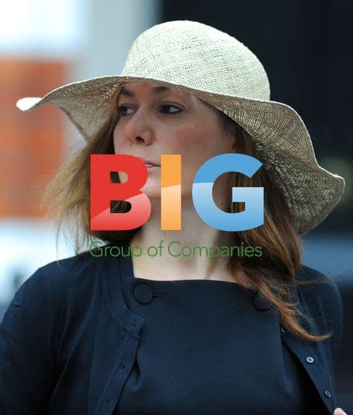 Tara Palmer Tomkinson in Floppy Hat