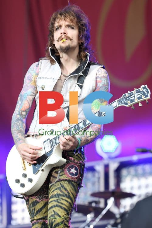 The Darkness perform at Download 2011