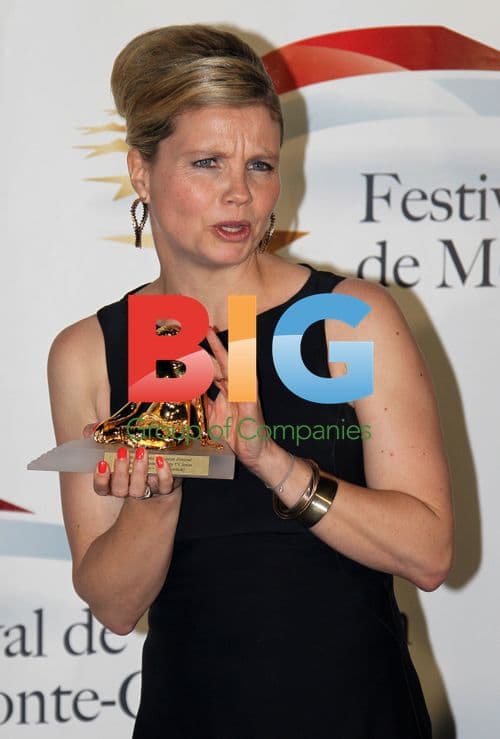 Annette Frier with Golden Nymphe Award