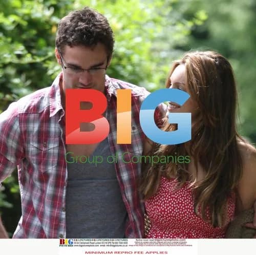 Kelly Brook and Thom Evans Help Neighbor