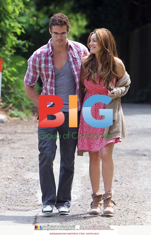 Kelly Brook and Thom Evans help neighbor and dine out