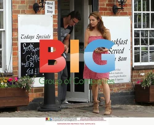Kelly Brook and Thom Evans Spend Day Helping Neighbor