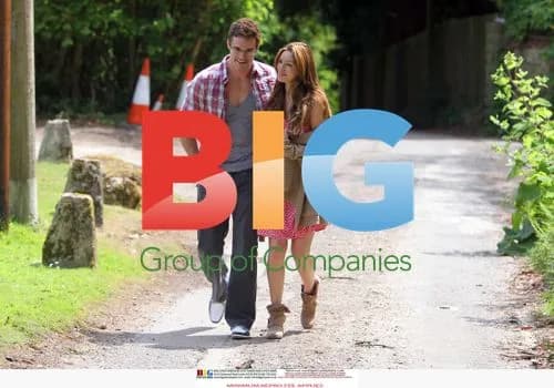 Kelly Brook and Thom Evans shopping