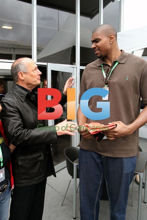 Andrew Bynum meets McLaren CEO and Lewis Hamilton
