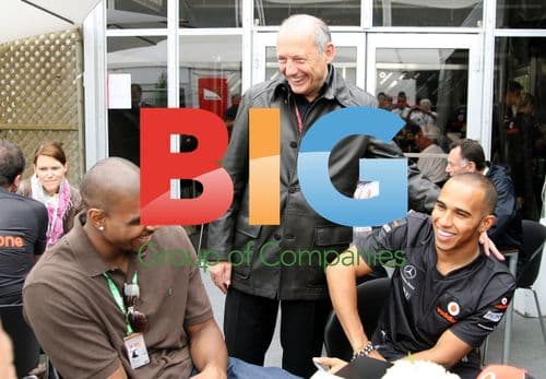 Andrew Bynum meets F1 stars