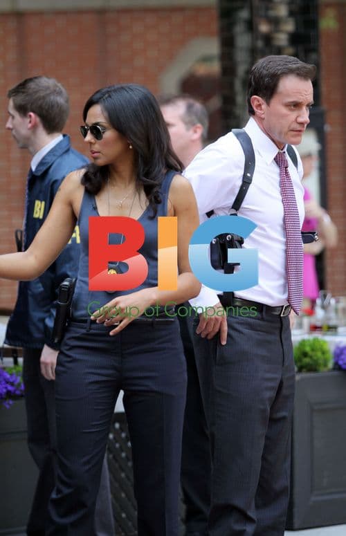 Marsha Thomason and Tim DeKay on 'White Collar' set