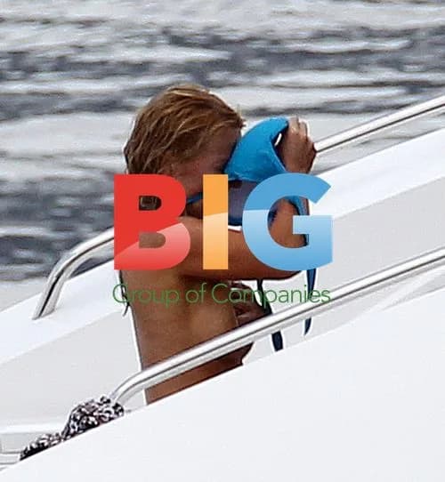 Geri Halliwell on Yacht with Family